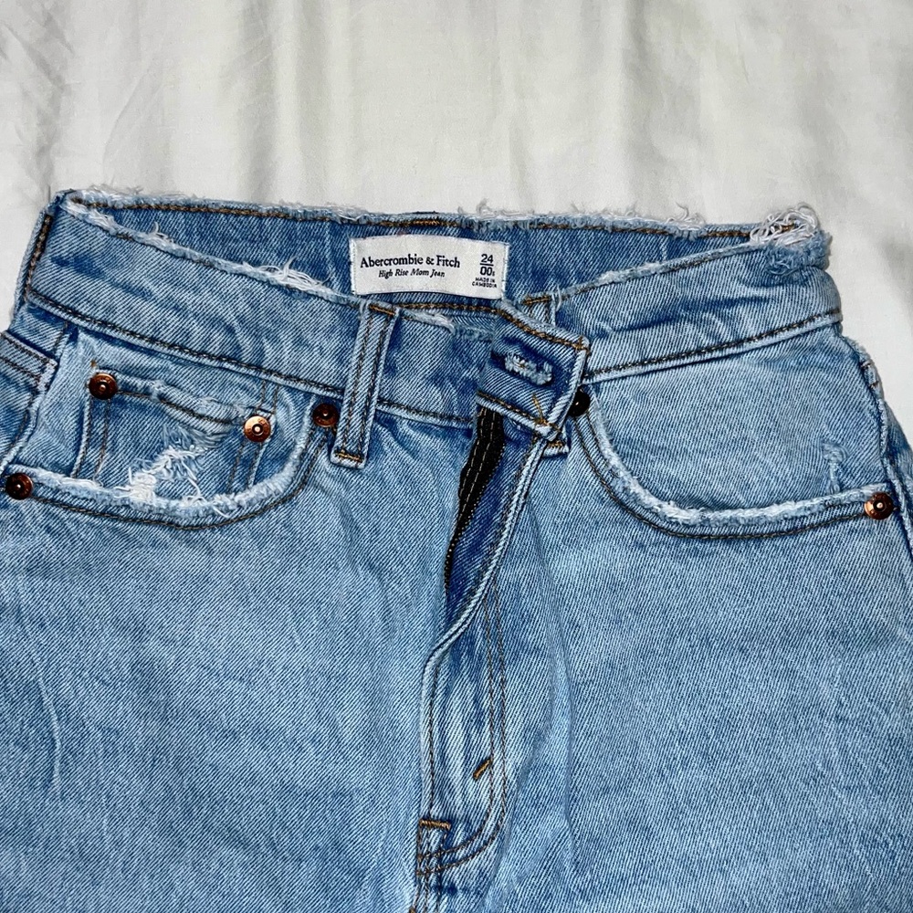Abercrombie & Fitch High Rise Mom Jeans